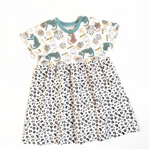 Girl's dress with leopards. Size 12 18 months White dress. White jersey fabric with leopards and leopard spots. Skater dress image 4