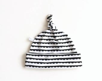 White and black cotton baby hat, baby knotted hat, knot hat, knotted hat, scalloped, scallops, newborn hat. black geometric