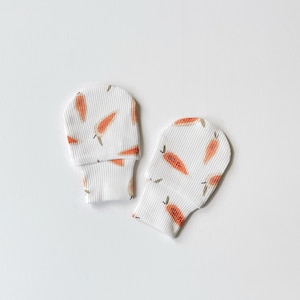 Soft baby mittens with carrots. No scratch mitts, knit fabric. Baby Gift. Baby hand covers. Baby shower gift.
