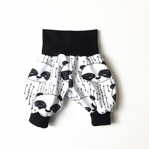 Pantalon boule blanc avec pandas. Coton. Pantalon large confortable pour bébé. Sarouel. Taille et poignets rabattables noirs. Fille garçon image 1