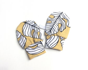 Yellow baby mittens with leaves. Baby scratch mitts. Jersey cotton knit. Monstera fabric. Baby Gift Girl. Organic cotton