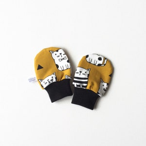 Yellow baby mittens with cats, baby scratch mitts with black or white cuffs. Organic cotton knit. Baby Gift Boy or Girl Hand Covers