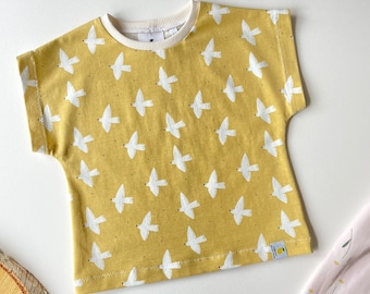 Geel shirtje met vogels. Babyshirt. Zachte katoen. Biologisch katoen