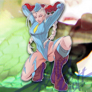 Peut inclure: Illustration numérique d'un personnage féminin aux cheveux blonds portant une combinaison bleue et des bottes brunes. Elle tient un objet rouge dans chaque main. L'arrière-plan est un motif pixelisé vert et blanc.