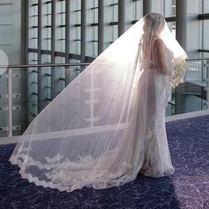 Traditional Bridal Headpeice Personalized Wedding VeiI Ivory Lace Wedding Day  Veil
