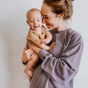 Mama Embroidered Sweatshirt Smiley, Oversized Vintage Sweatshirt, Mama Embroidery Shirt, Mothers Day Gift