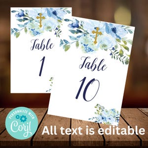 Puede incluir: Dos tarjetas de número de mesa blancas con diseños florales de acuarela azul y verde y cruces doradas. El texto en las tarjetas dice "Mesa 1" y "Mesa 10".