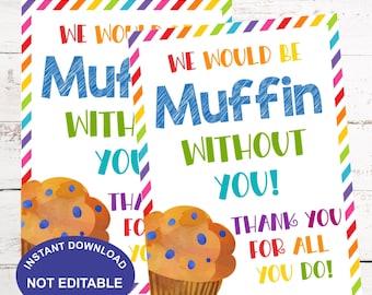 Könnte beinhalten: Zwei druckbare Karten mit einem bunten Regenbogenrand. Die Karten zeigen ein Cartoon-Muffin mit Blaubeeren und den Text "We would be muffin without you! Thank you for all you do!"
