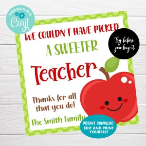 Puede incluir: Etiqueta de regalo imprimible para el Día del Maestro con una manzana roja y hojas verdes. El texto dice "No podríamos haber elegido un maestro más dulce. Gracias por todo lo que haces! La familia Smith. Descarga instantánea, edita e imprime."