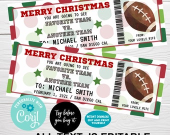 Op de afbeelding: Twee kerst-voetbaltickets met een bruine voetbalafbeelding. De tickets hebben een rode en groene rand met de tekst "MERRY CHRISTMAS" en "YOU ARE GOING TO SEE FAVORITE TEAM VS. ANOTHER TEAM".