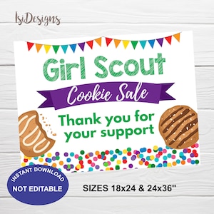 Puede incluir: Un cartel imprimible para una venta de galletas Girl Scout. El cartel es verde y morado con una pancarta de banderas coloridas en la parte superior. Dice "Girl Scout Cookie Sale" y "Gracias por su apoyo". El cartel también presenta dos galletas, una con chispas de chocolate y otra con glaseado blanco. El cartel está disponible en dos tamaños: 18x24 pulgadas y 24x36 pulgadas.