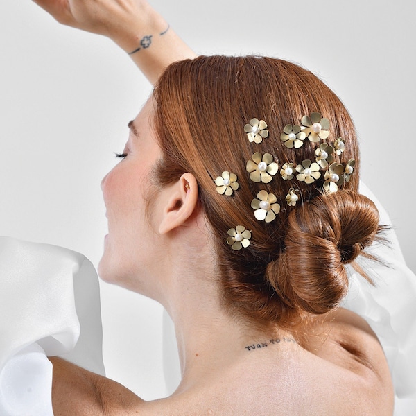 5 pcs Gold Flower Hair Pin Set, Brass Pearl Floral Hair Pins,  Gold Flower Bridal Hairpins, Floral Wedding Hairpiece, Gold Floral Hairpins
