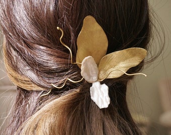 Accessoire de cheveux doré, peigne à cheveux de mariée feuille d'or, morceau de cheveux de mariage feuilles d'or perle, mariage bohème, bijoux de cheveux de mariée bohème feuilles en laiton