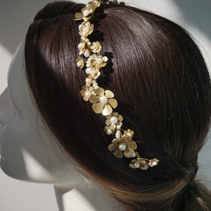 Gold Floral Bridal Hair Piece, Gold Boho Pearl Wedding Hair Accessory, Gold Hair Jewelry with Natural Pearls, Floral Headpiece