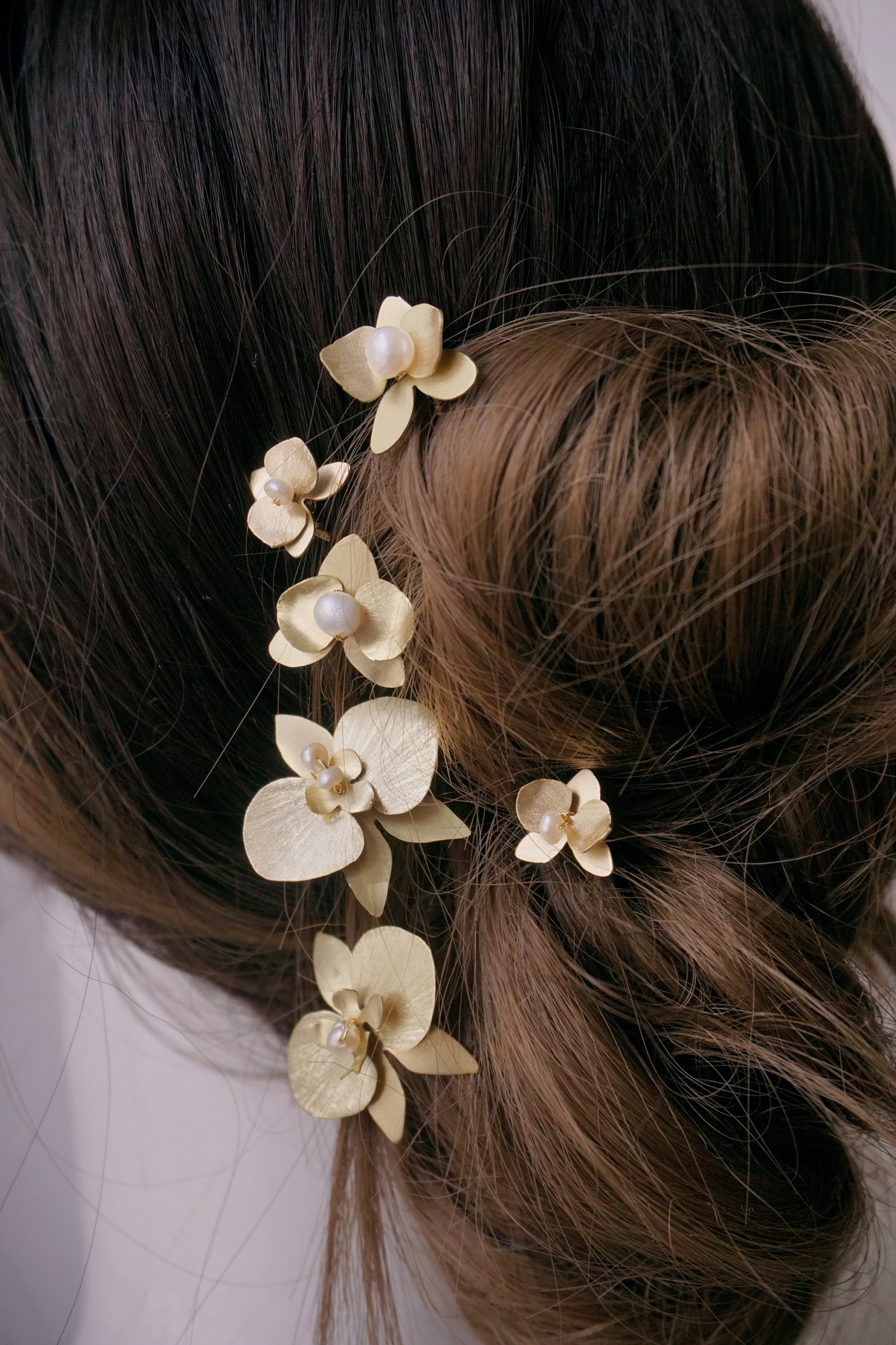 ヘアアクセサリー Orchid & Pearl Hairpin Set Gold Orchid Hair Pin Set, Bridal Orchid Hair Clip, Orchid