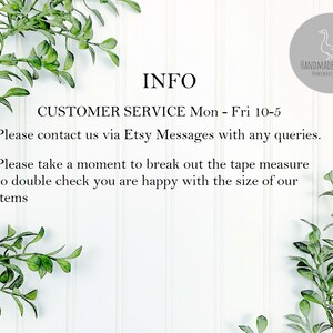 Puede incluir: Fondo blanco con ramas verdes frondosas a cada lado. El texto dice "INFO" en letras negras grandes. Debajo del texto est&aacute; "CUSTOMER SERVICE Lun - Vie 10-5" y "Por favor, p&oacute;ngase en contacto con nosotros a trav&eacute;s de los mensajes de Etsy si tiene alguna pregunta." Debajo de eso est&aacute; "Por favor, t&oacute;mese un momento para sacar la cinta m&eacute;trica para verificar que est&aacute; satisfecho con el tama&ntilde;o de nuestros art&iacute;culos."
