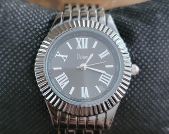 Reloj vintage Vivani para mujer, esfera negra, números romanos, cuarzo, movimiento japonés.