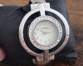 Orologi vintage Narmi Orologio da donna al quarzo con cerchio in argento e cristalli Y2K