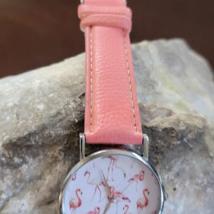 Vintage Watches Flamingo Print Watch Pink Strap Round Dial Tropical Animal Theme image 5