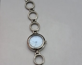 Womens Watch White Dial 19mm Silver Case Stainless Bracelet Quartz Japan Movt