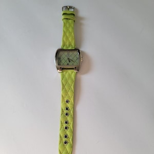 Croton Damklocka Grön Urtavla Silver Tonneau Grönt Armband Quartz CN207168 bild 1
