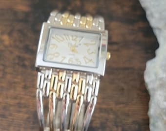 Vintage horloges Vivani tweekleurige stretch band rechthoekige wijzerplaat quartz horloge