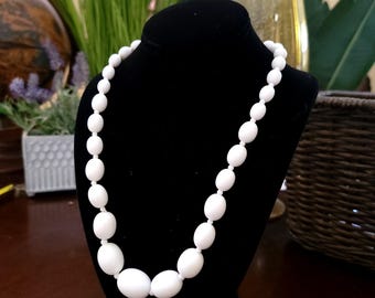 Vintage White Beaded Necklace with Oval Lucite Beads & Clasp Retro 1980s Jewelry