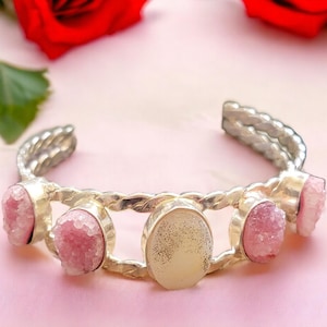 Rose Quartz Sterling Cuff Bracelet, Twisted Silver Band, Wide Arm Bangle for Women, Elegant Silver Jewelry, Natural Stone Cuff Accessory