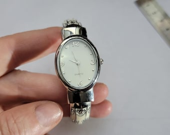 Womens Watch White Dial Silver Case 23mm Bangle Stainless Steel Quartz