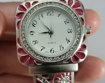 Accutime W.M.198 Womens Watch Silver Case White Dial Pink Bangle Quartz