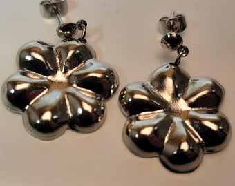 フラワースタッドピアス 925シルバー 6mm レディースギフト