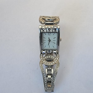 Vintage Watches Ladies Silver Bangle Quartz Watch with Crystal Accents