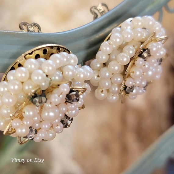 Prime Pearl Cluster Vintage Clip on Earrings, Uni… - image 6