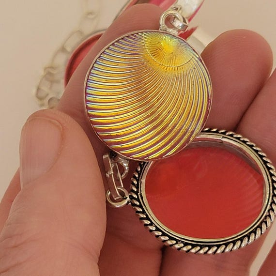 Handmade Iridescent Shell Necklace: Vintage Silve… - image 9