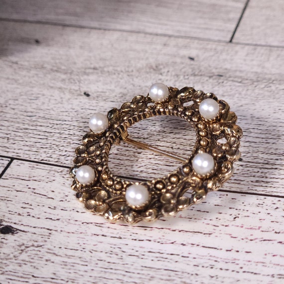 Vintage Brass Pin, Charming Pearl Wreath Brooch, … - image 7