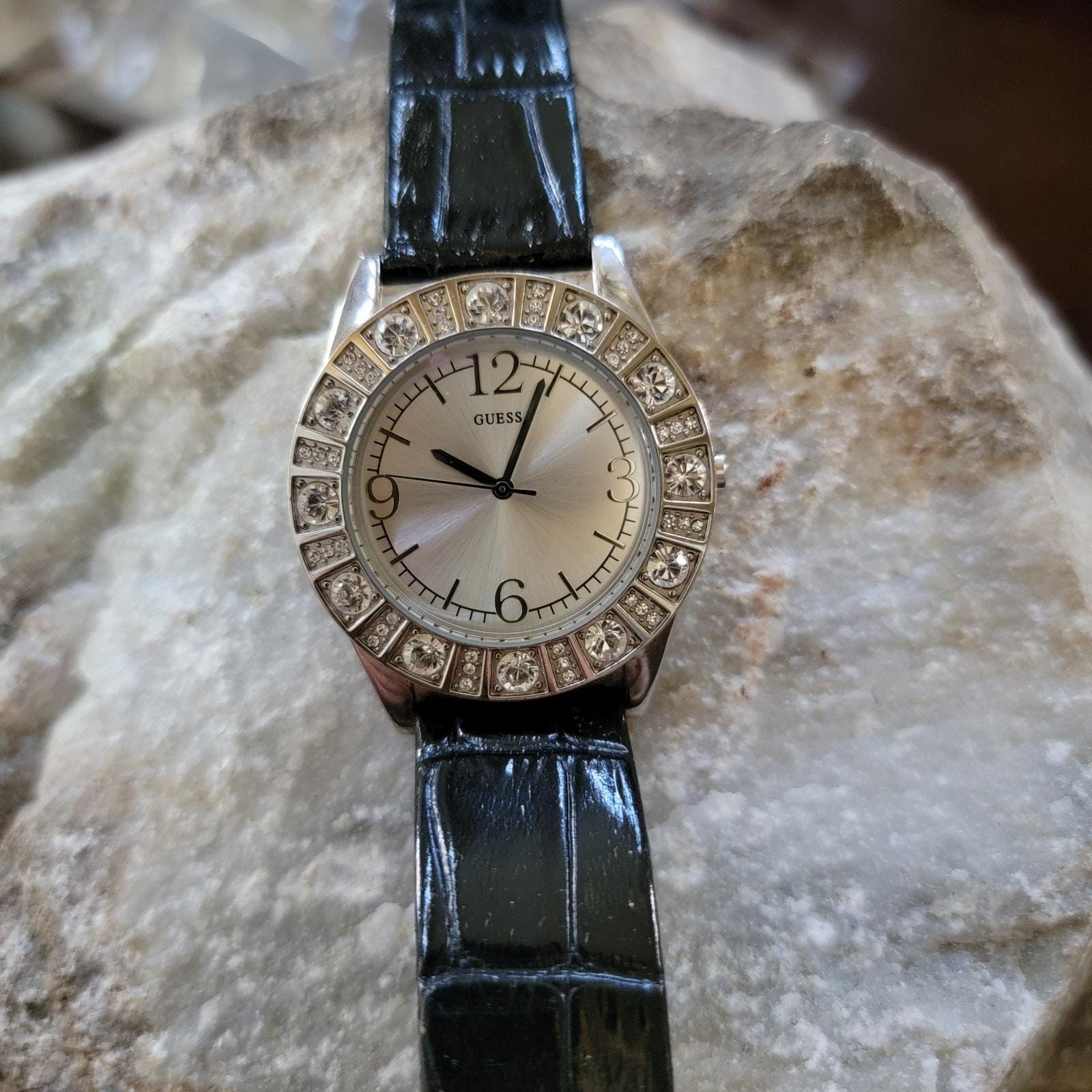 Vintage GUESS Crystal Bezel Watch Black Leather Strap Silver  display picture 3