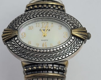 Orologio al quarzo ovale con cammeo vintage e bracciale bicolore inciso