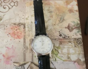 Vintage Watches Geneva 3084 Quartz Japan Movement White Dial Black Strap