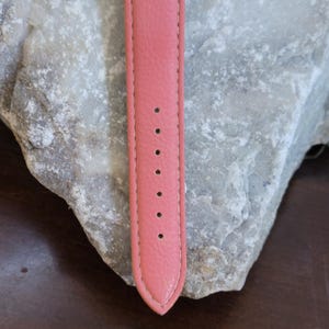 Vintage Watches Flamingo Print Watch Pink Strap Round Dial Tropical Animal Theme image 4