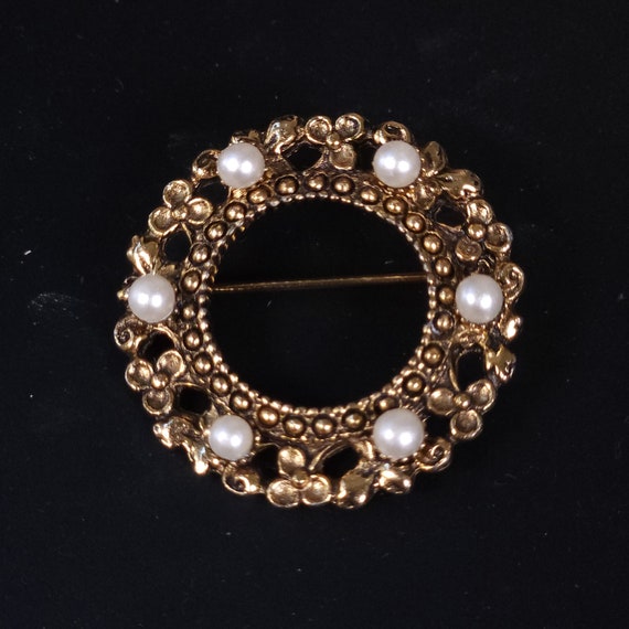 Vintage Brass Pin, Charming Pearl Wreath Brooch, … - image 4