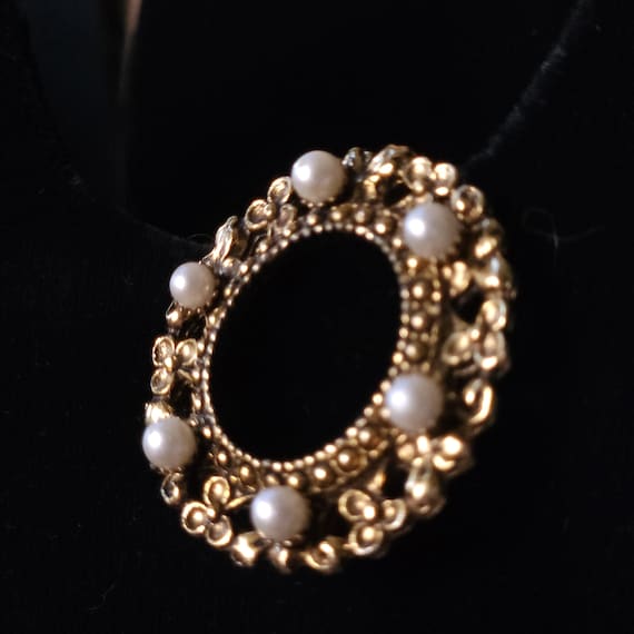 Vintage Brass Pin, Charming Pearl Wreath Brooch, … - image 2