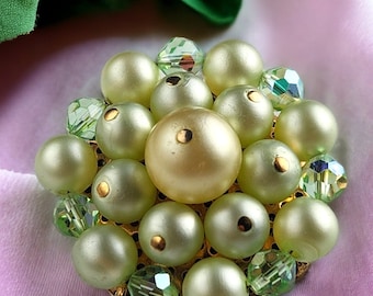 Grüne Pastellfarbene Perlenbrosche, klassische Vintage-Brosche