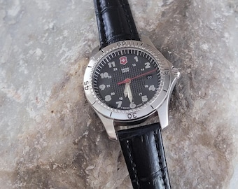 Vintage Watches Swiss Army Brand Black Dial Field Watch Leather Strap Quartz