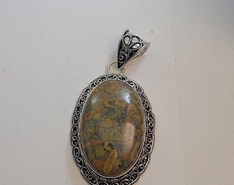 Collar con colgantes de jaspe de la selva tropical, joyería hecha a mano en plata de ley ornamentada