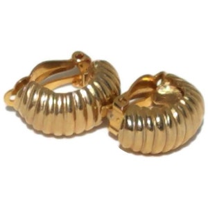 Vintage Gold Clip-on Earrings: Elegant Statement Jewelry