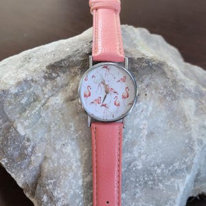 Vintage Watches Flamingo Print Watch Pink Strap Round Dial Tropical Animal Theme image 3