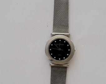 Skagen Damenuhr schwarzes Ziffernblatt Silber Gehäuse Edelstahl Mesh-Armband