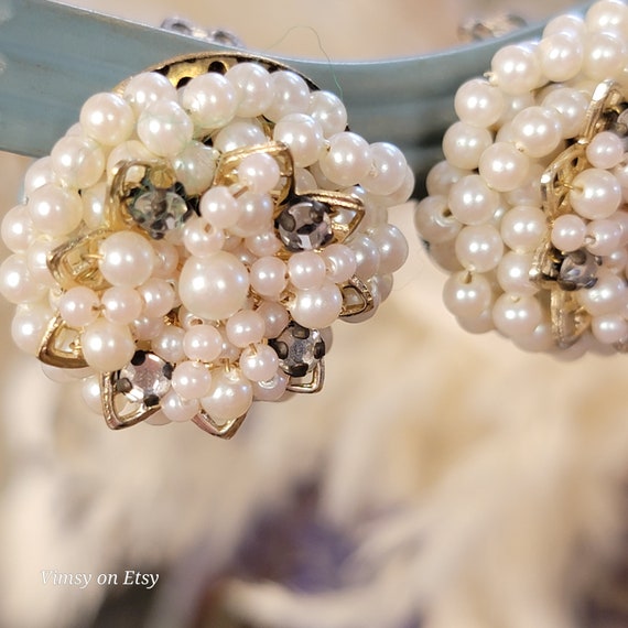Prime Pearl Cluster Vintage Clip on Earrings, Uni… - image 4