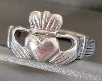 Traditional Claddagh Sterling Silver Ring, Symbolic Irish Vintage Jewelry