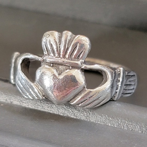 Adorned claddagh ring meaning clearance